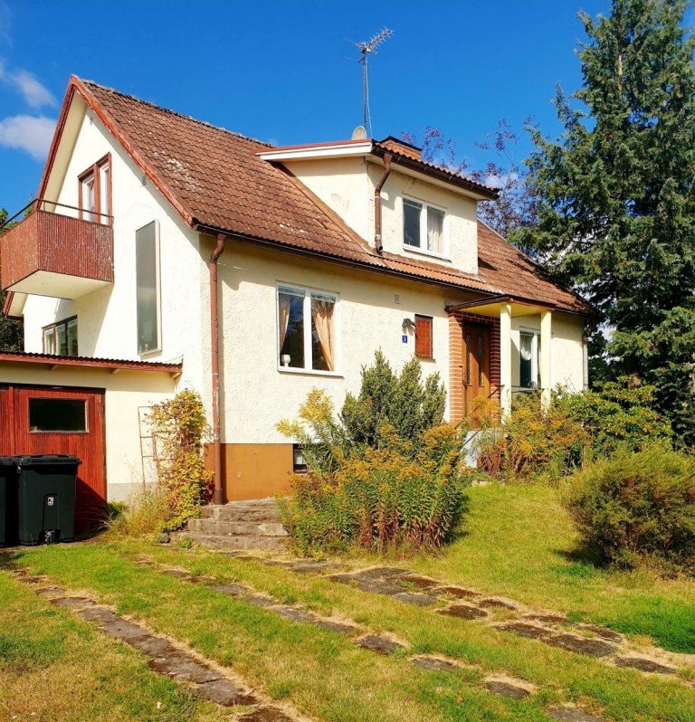  Einfamilienhaus Haus in Virserum mit sch�nem Garten. 500m zum See. Komplett m�bliert. Provisionsfrei.