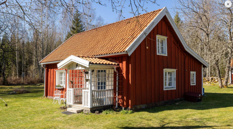  Haus Im Kommen. Anwesen in ruhiger Waldlage au�erhalb von Vimmerby..