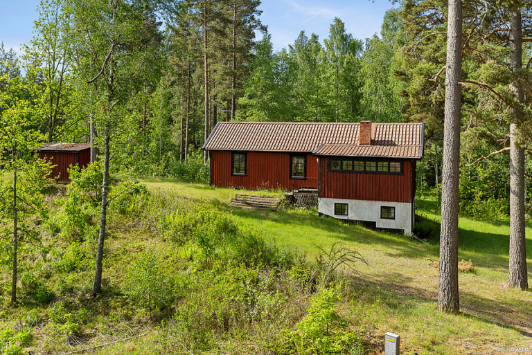  Einfamilienhaus Renovierungsbed�rftiges Haus mit Charakter in Alleinlage umgeben von Wald