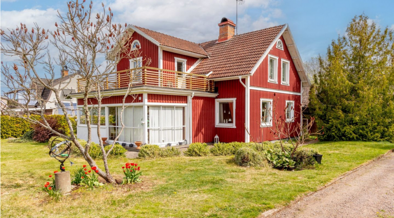  Einfamilienhaus Im Kommen. Klassische rote Villa in M�rlunda