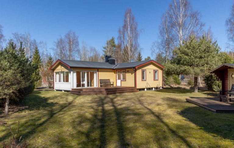  Einfamilienhaus Charmantes Ferienhaus in umittelbarer N�he zum See in Virserum.